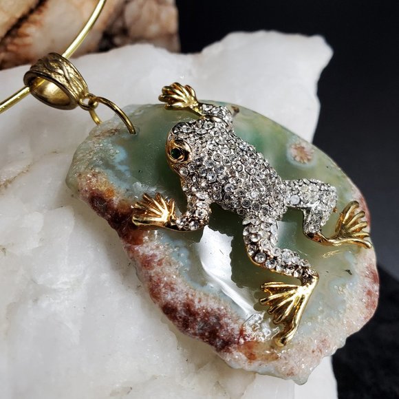 GG Unique Jewelry Jewelry - Necklace Agate Pendant Gold-plated Frog Top